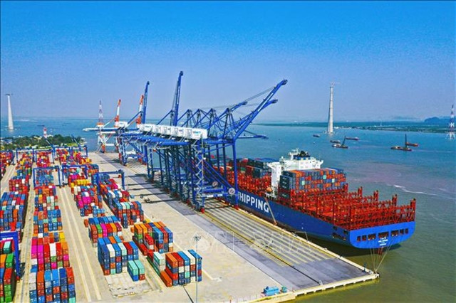 Lạch Huyện International Port, Hải Phòng. VNA/VNS Photo MoT asks VMA to support shipping container goods to Europe, America -0