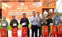 HCM City presents Tet gifts worth 110 billion VND to poor, policy beneficiaries