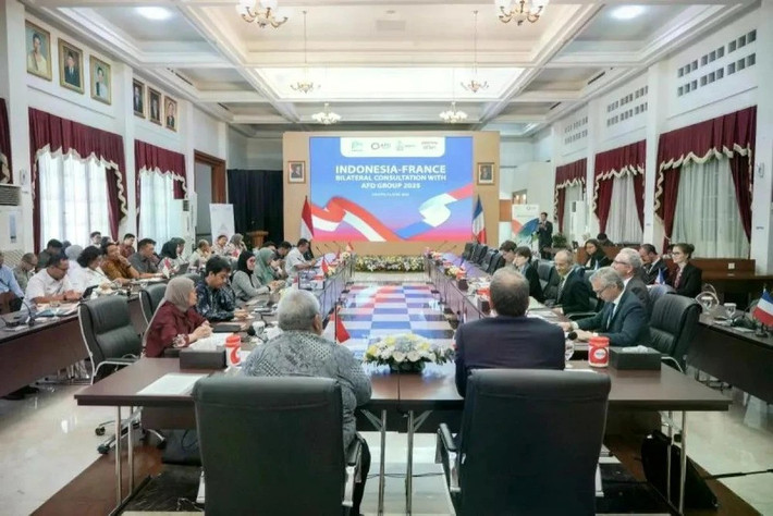 A meeting between the Indonesian National Development Planning Ministry and the French Development Agency in Jakarta on April 24. (Photo: ANTARA) indonesia.jpg