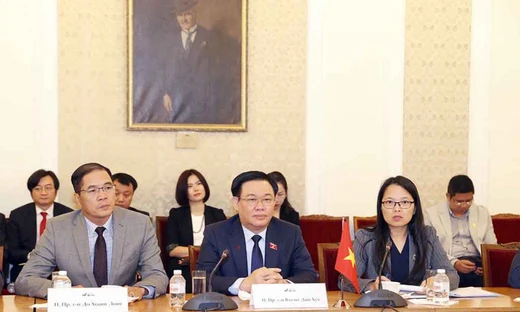 Vietnam resolved to strengthen ties with Bulgaria: top legislator