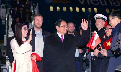 PM arrives in Warsaw, beginning Poland visit